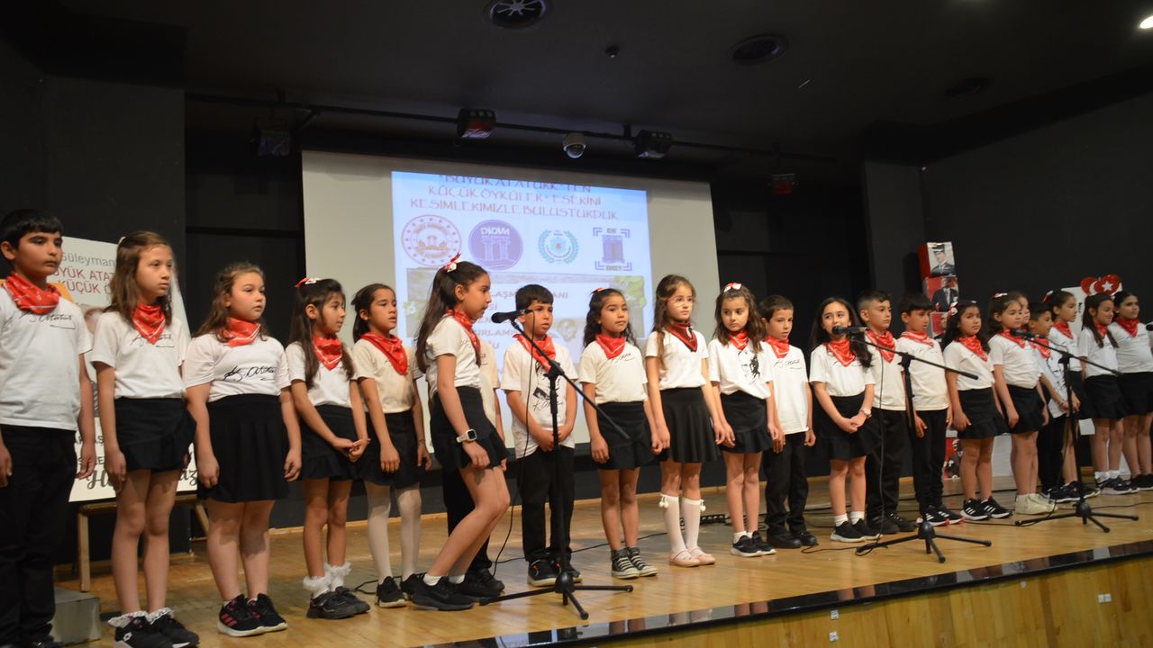 Didim’de minik öğrenciler, Atatürk’ün söyleşileri dinledi