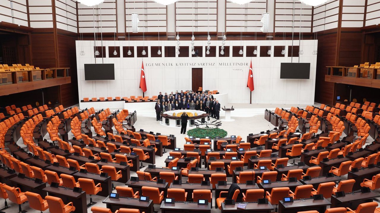 CHP Aydın Milletvekili, mecliste nöbette