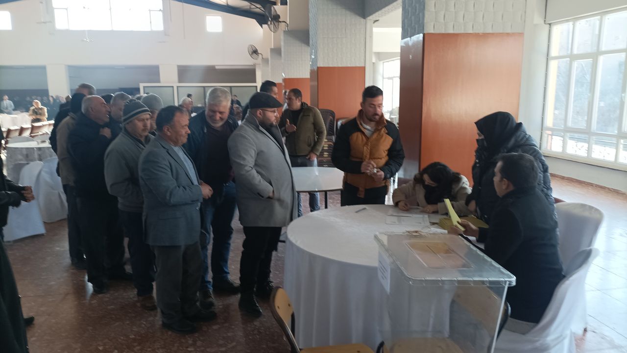 Karacasu'da sarı liste ile beyaz liste yarışıyor