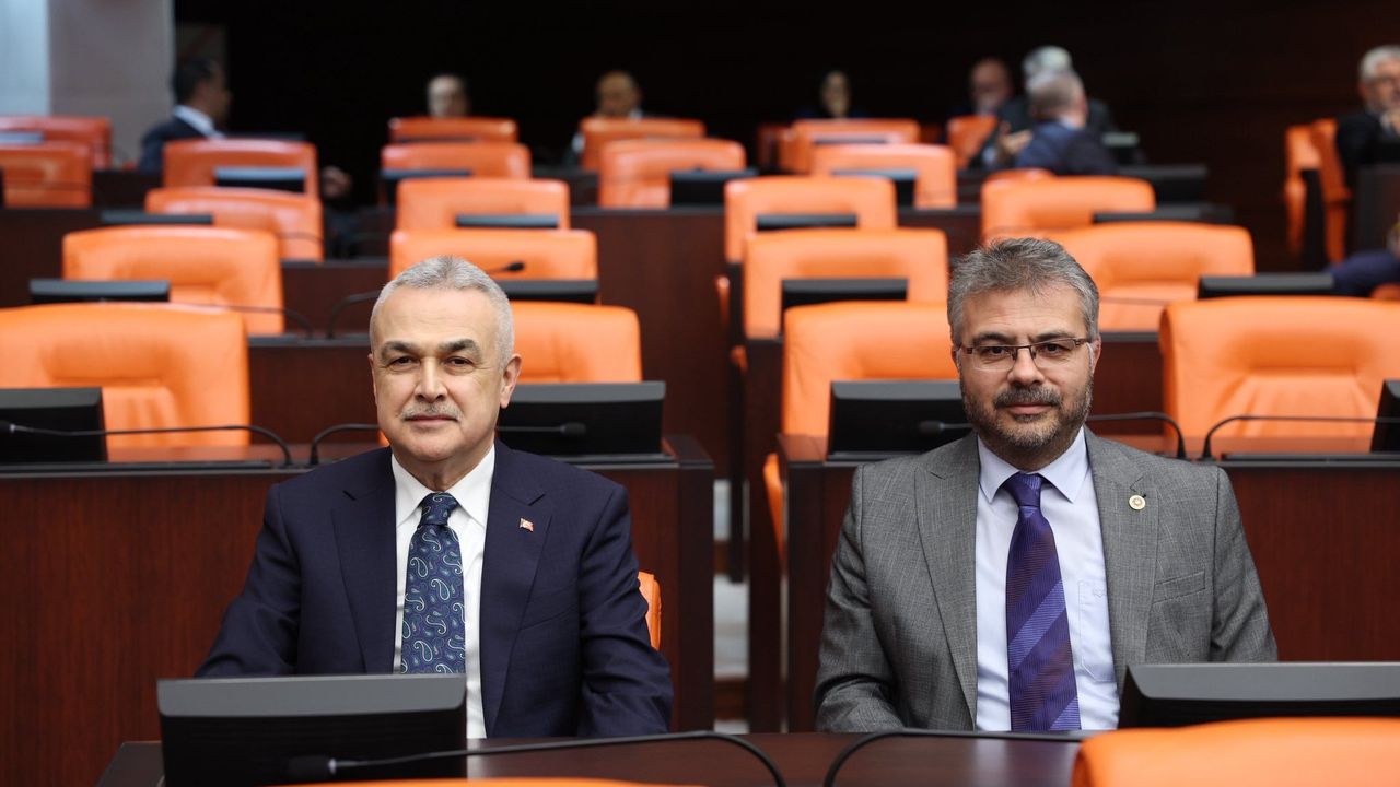 AK Partili vekillerden Meclis’te yoğun mesai