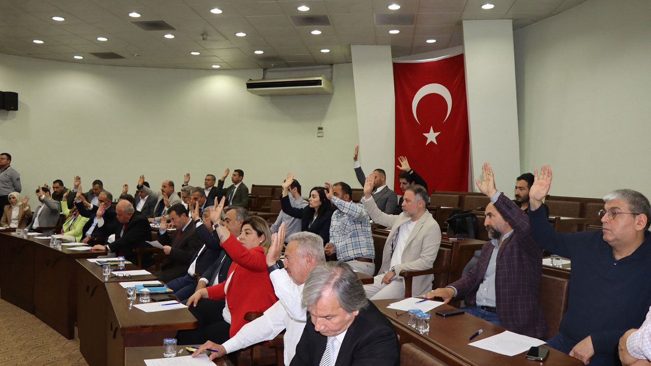 Başkan Tetik’in ekibi fire verdi: CHP’li 3 meclis üyesi listeye imza atmadı