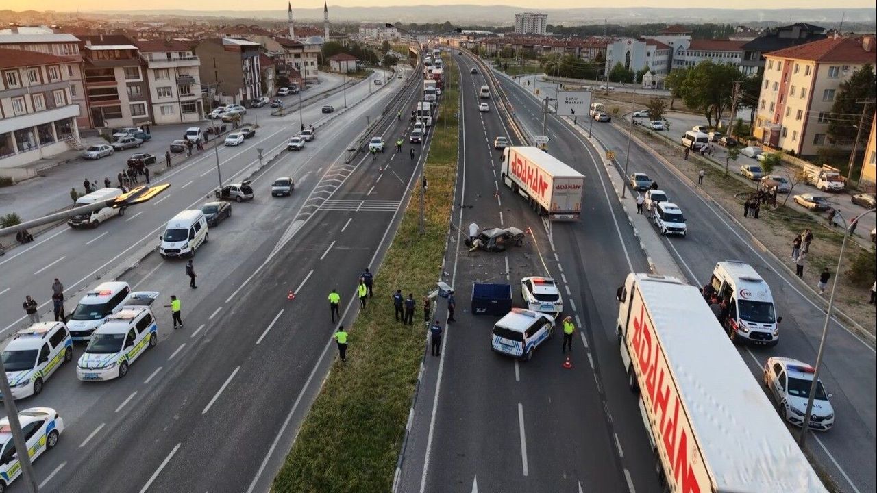 Karayolunda feci kaza: 17 yaşındaki çocuk yaşamını