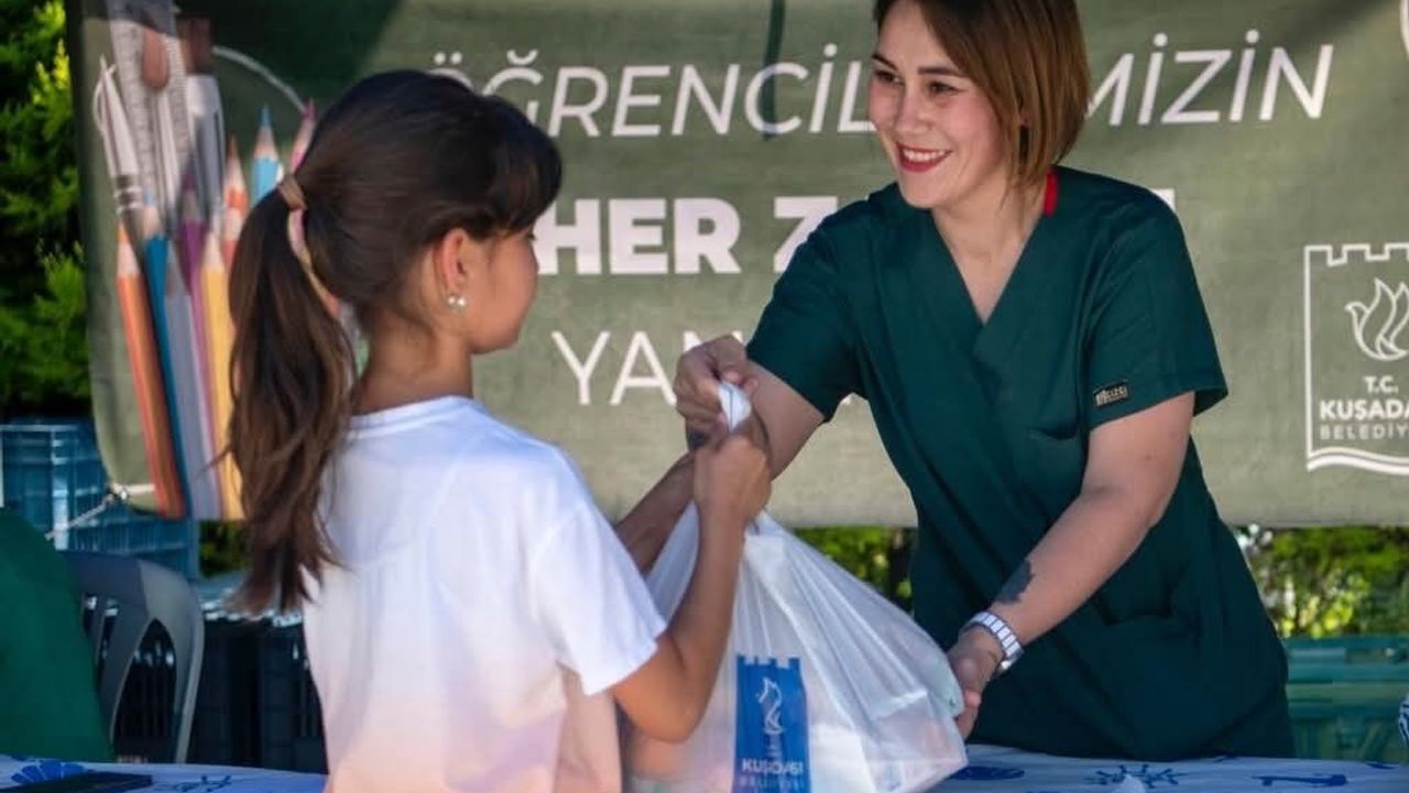 Kuşadası’nda öğrencilere 122 bin beslenme paketi d