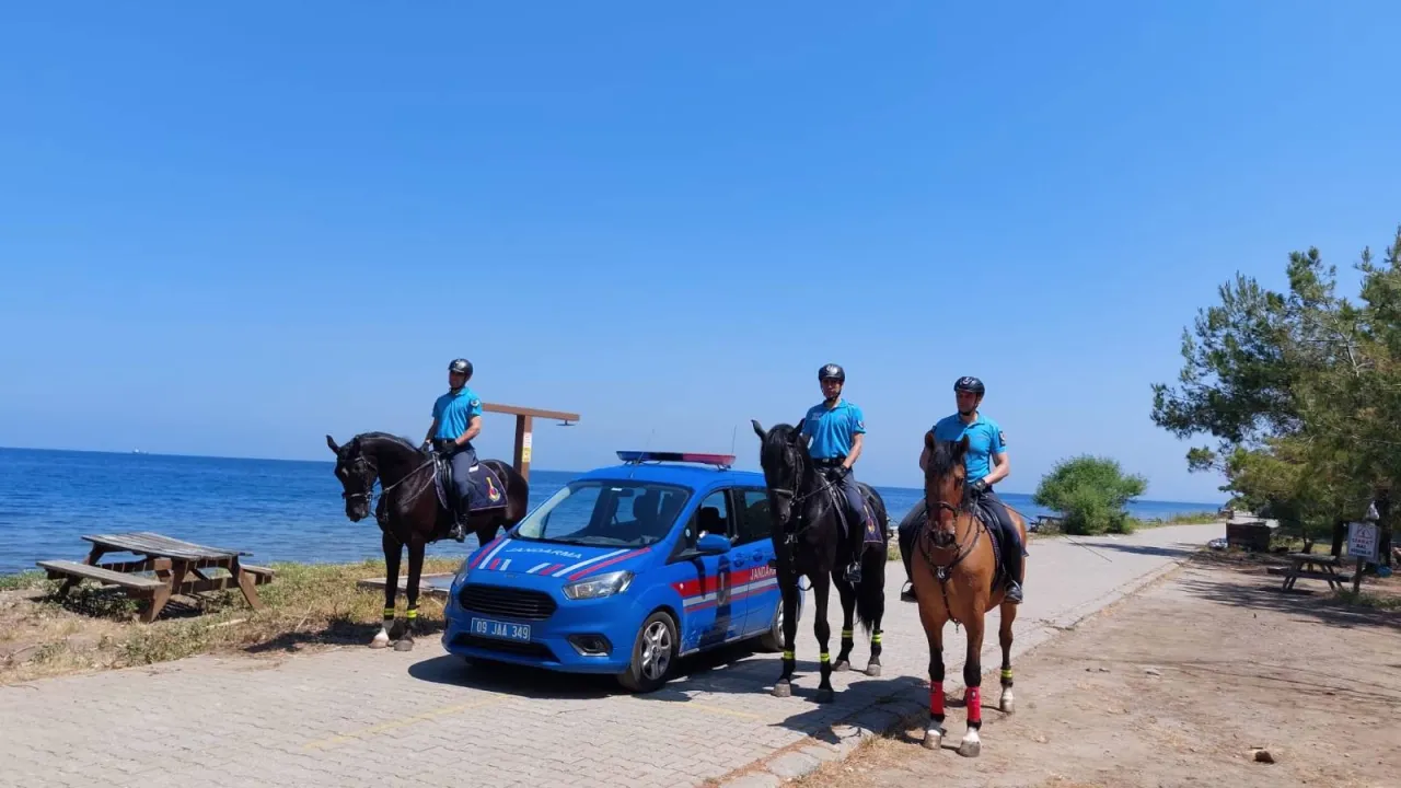 Milli Park’ta atlı jandarma nöbeti