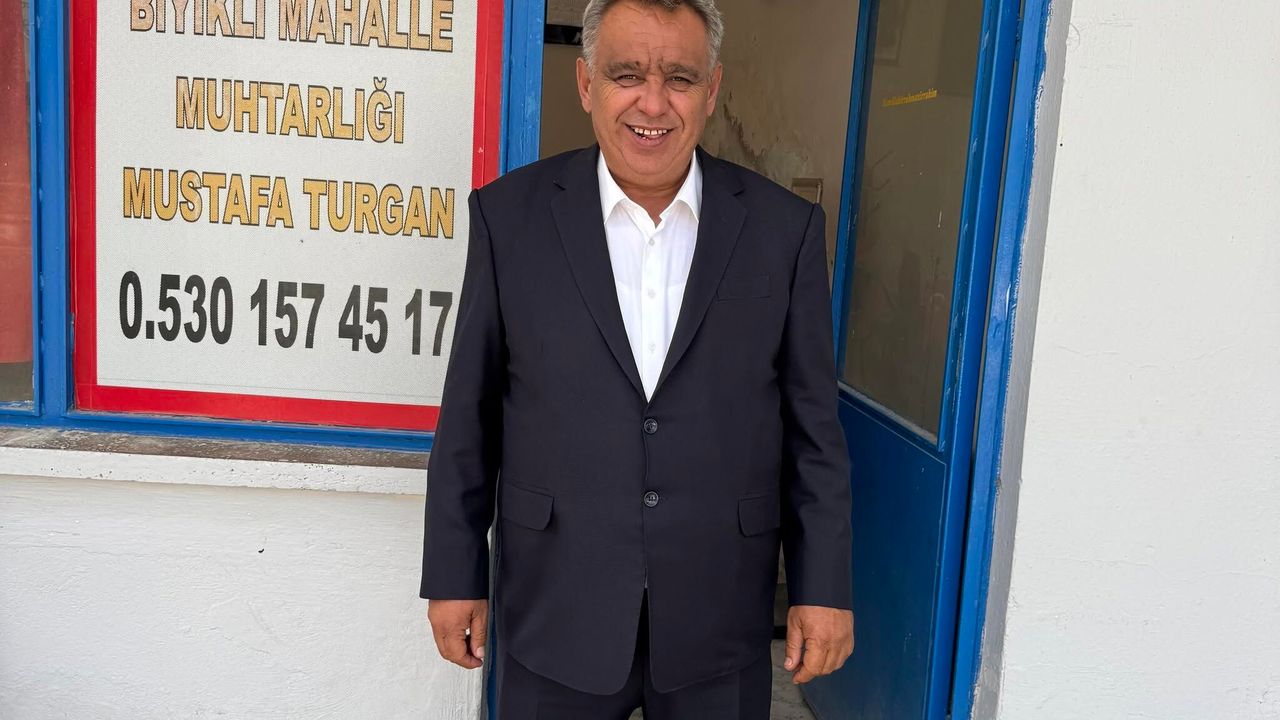 Muhtar amcaları, oyuncakla mutlu etti