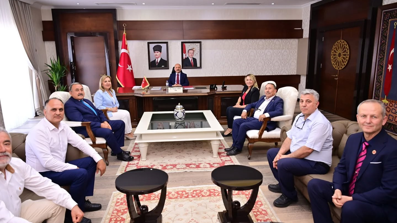 Vali Varol Efeler'in muhtarlarla bir araya geldi