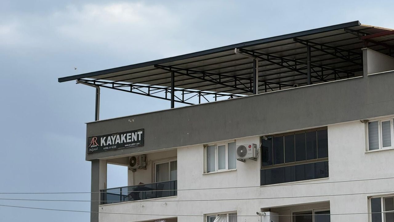 Facia kıl payı atlatıldı :Nazilli’de saniyelik rüzgar çatı s