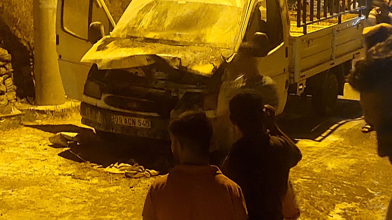 Aydın'da yanan araç için köylüler seferber oldu