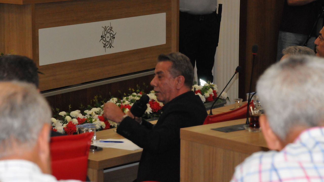 Yetişkin'den ilginç protesto: Meclis'e kendi mikro