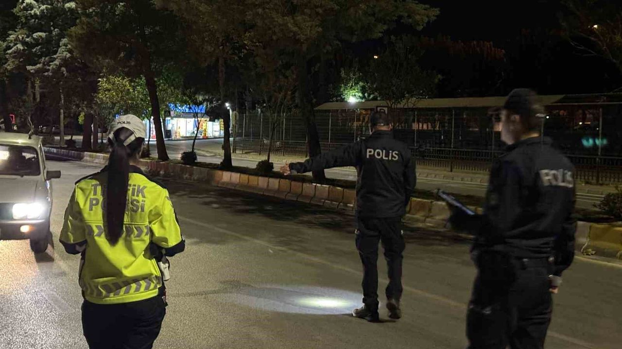 Polis ekiplerinin huzur ve güvenlik uygulamaları aralıksız sürüyor