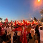 Kuşadası'nda "Kurtuluş" coşkusu geceyi aydınlattı