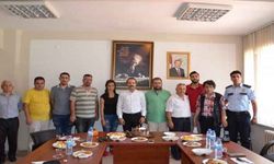 Kuyucak Kaymakamı Vuran, Gazetecilere Jest