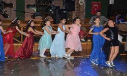 Cumhuriyet İlkokulu öğrencileri mezuniyeti kutladı