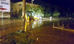 Didim’de şiddetli yağış yaşamı felç etti