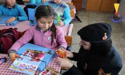 Jandarma, miniklerin gönlünü fethetti