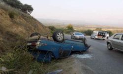 Alkollü sürücü takla atan otomobilden sağ çıktı
