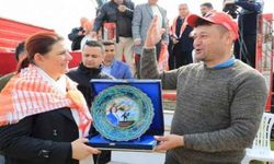 Başkan Çerçioğlu, Bozdoğan deve güreşlerini izledi