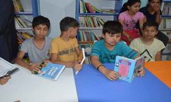Roman çocuklar kitap okuyacak
