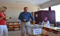 CHP’li Yıldız ile Başkan Atabay oylarını kullandı