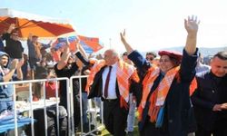 Deve sahipleri kupalarını Çerçioğlu'nun elinden aldı