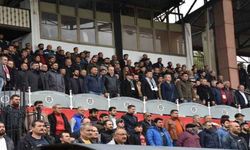 Ümmet Akın, Naz Naz’ı bu sefer tribünden destekledi