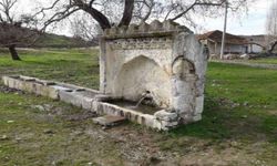 Yağmurlar tarihi çeşmeye hayat verdi