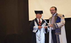 68 yaşında üniversiteden mezun oldu