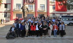 Aydın’da CHP, Atatürk Anıtı’na çelenk bıraktı
