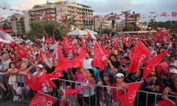 CHP'den Kuşadası'nda gövde gösterisi