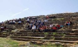 Tarihi stadyumda kitap okudular