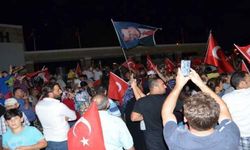 AK Parti ve MHP’liler Didim Kent meydanında zaferi kutladı