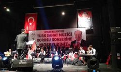 ‘Sanat Güneşi’ Efeler'de şarkılarıyla anıldı