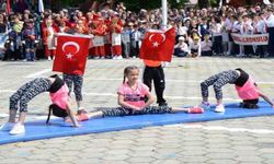 Tayini çıkan öğretmene öğrencilerinden veda