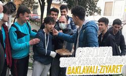 Çatallık'a takım arkadaşlarından baklavalı ziyaret