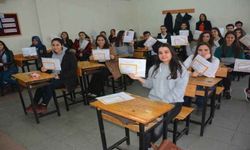 Vali Köşger, öğrencilerin karne heyecanına ortak oldu