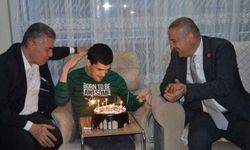 Abak’tan Uğur ve Onur’a sürpriz doğum günü