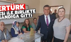 Ertürk, eşi ile birlikte sandığa gitti