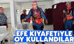 Efe kıyafetiyle oy kullandılar