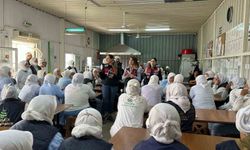 İncir fabrikasında çalışan kadınlara jandarmadan bilgilendirme