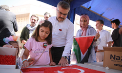 AK Partili Özmen’den Gazze nöbeti tutan öğrencilere ziyaret