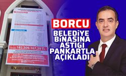 Borcu, belediye binasına astığı pankartla açıkladı