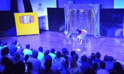 Didim Belediyesi Tiyatro topluluğu ödüllü çocuk oyununu sahneledi