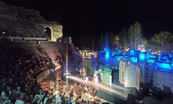 Efes Antik Tiyatrosu muhteşem düğünle aydınlandı