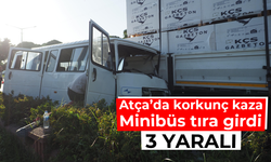 Atça’da korkunç kaza: Minibüs tıra girdi,3 yaralı