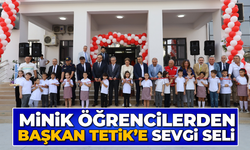 Minik öğrencilerden Başkan Tetik’e sevgi seli