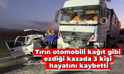 Tırın otomobili kağıt gibi ezdiği kazada 3 kişi hayatını kaybetti