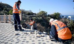 Kuşadası’nda yol yapım ve bakım çalışmaları sürüyor