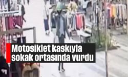 Motosiklet kaskıyla sokak ortasında vurdu