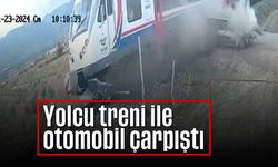 Yolcu treni ile otomobil çarpıştı