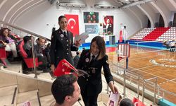 Voleybol maçında Jandarmadan Kadına Şiddet farkındalığı